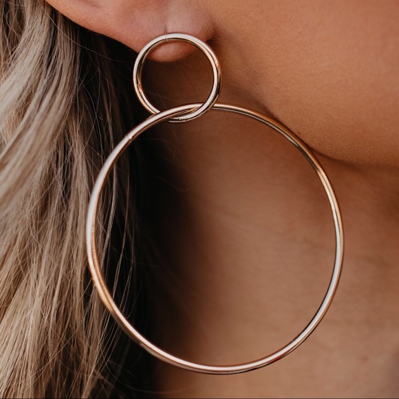 LAST‼️5 🌟 Interlinked Hoop Earrings - Picture 2 of 6